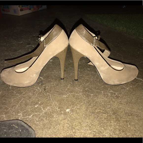 Suede heels - Picture 2 of 5